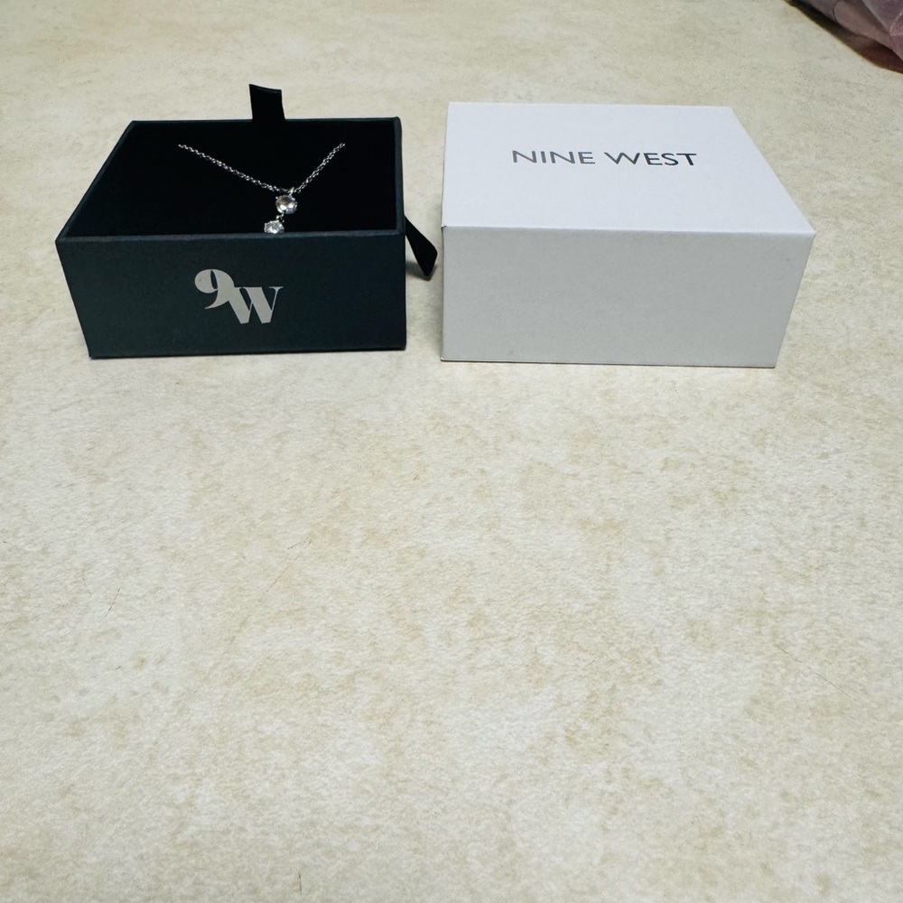 Nine West 3 stone drop silver necklace